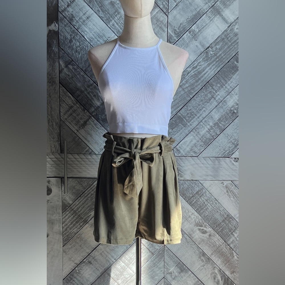 HYFVE NWT FAUX SUEDE PAPER BAG WAIST SHORTS WITH POCKETS . - Picture 3 of 8